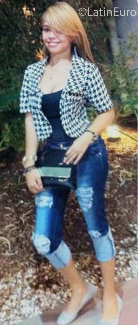 Date this gorgeous Dominican Republic girl Shantie from Santo Domingo DO24673