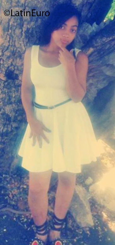Date this lovely Dominican Republic girl Desli from Santiago DO24680