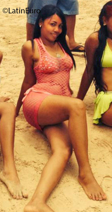 Date this foxy Dominican Republic girl Anatelia from Santo Domingo DO24803