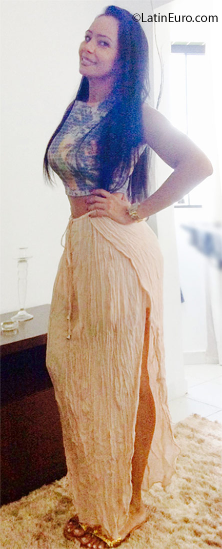 Date this sultry Brazil girl Edna from Natal BR9573