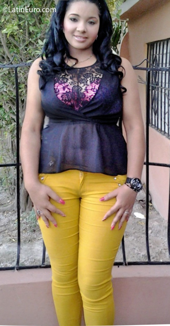 Date this georgeous Dominican Republic girl Camen from San Pedro de Macoris DO24922