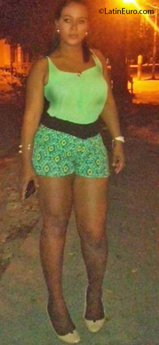 Date this delightful Dominican Republic girl Nicaurys from Santo Domingo DO24941