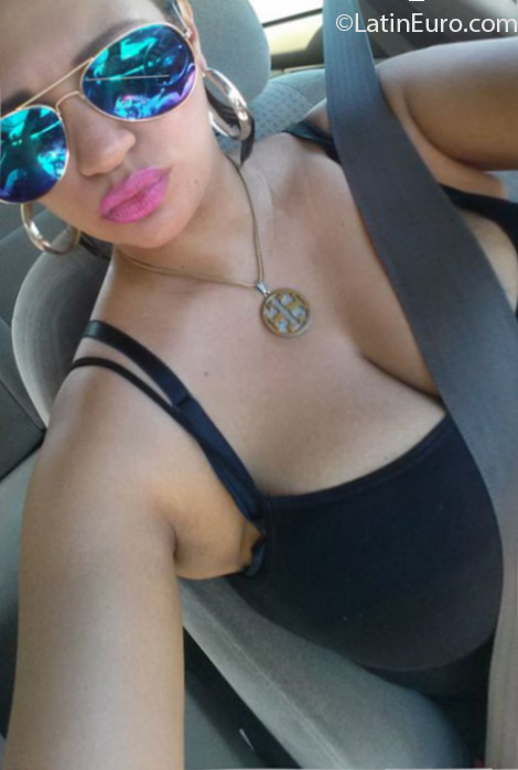 Date this attractive Dominican Republic girl Eli from Santo Domingo DO24973