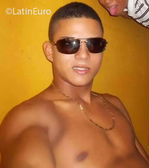 Date this young Colombia man Javier from Barranquilla CO18696