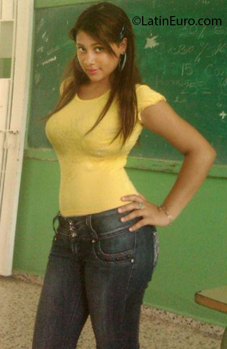 Date this pretty Dominican Republic girl Corima from Higuey DO25085