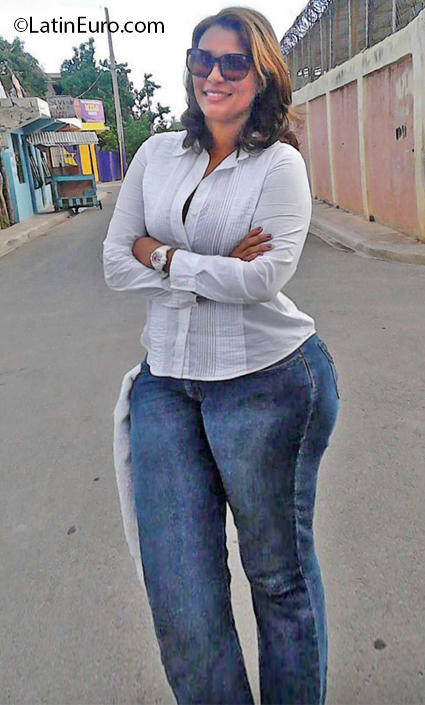 Date this tall Dominican Republic girl Yafreisy from Santo Domingo DO25160