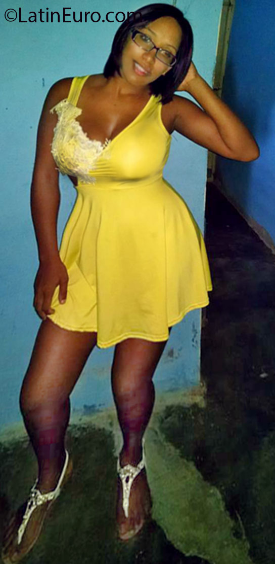 Date this hot Dominican Republic girl Yanely from Santiago DO25189