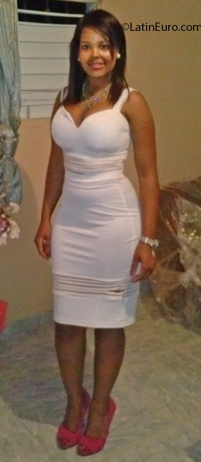 Date this charming Dominican Republic girl Violeta from Santo Domingo DO25229