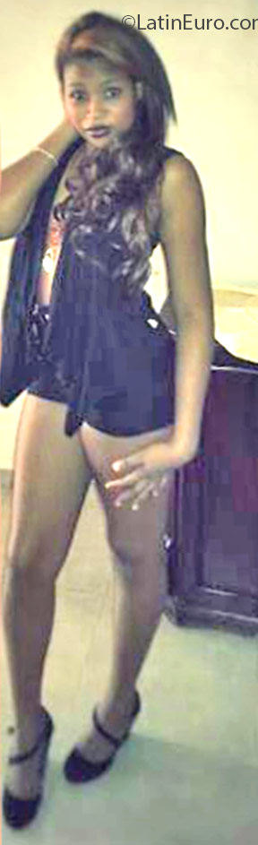 Date this young Dominican Republic girl Yasmin from Santo Domingo DO25231