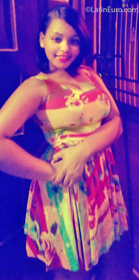 Date this athletic Dominican Republic girl Hony from Santo Domingo DO25266