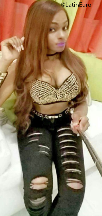 Date this charming Dominican Republic girl Heidy from Santo Domingo DO25273