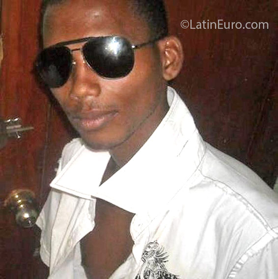 Date this lovely Dominican Republic man Edison from Santo Domingo DO25312