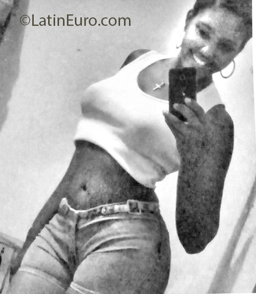 Date this gorgeous Dominican Republic girl Martha from Santo Domingo DO25348