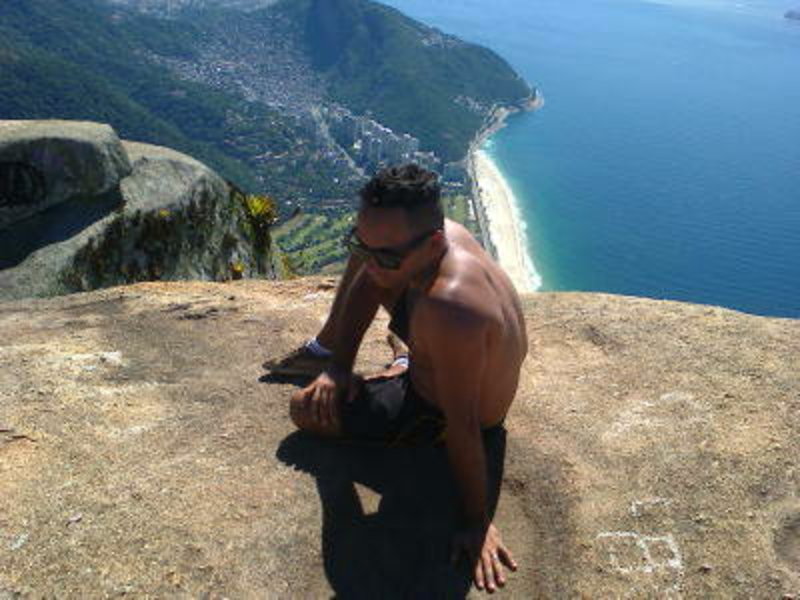 Date this happy Brazil man Claudio Bernard from 39 BR9630