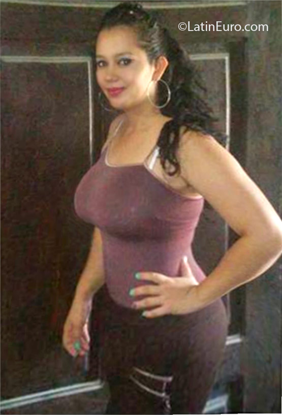 Date this gorgeous Honduras girl Selenia from San Pedro Sula HN2110