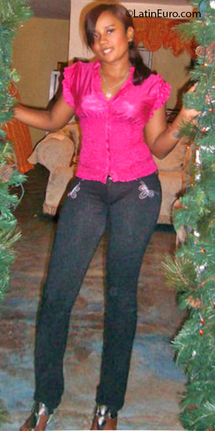 Date this cute Dominican Republic girl Martha from Santo Domingo DO25425