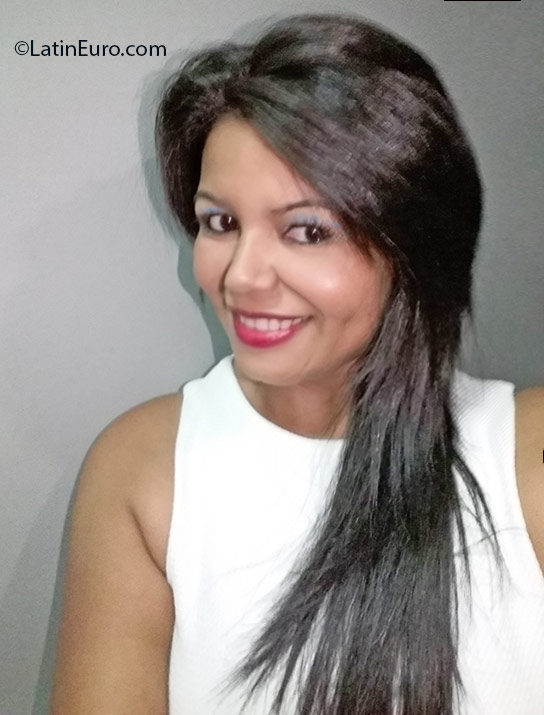 Date this good-looking Honduras girl Julissa from Tegucigalpa HN2116