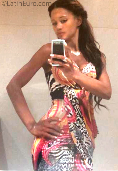 Date this exotic Dominican Republic girl Raquel from La Vega DO25433