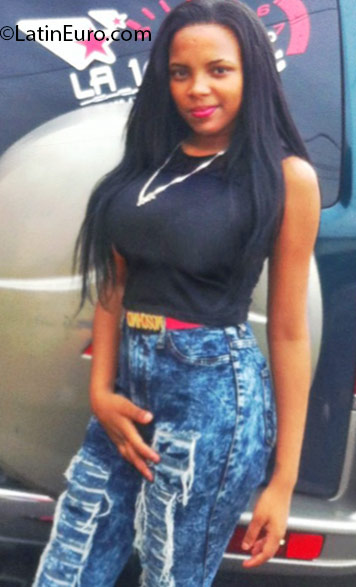 Date this athletic Dominican Republic girl Anabel from Santiago DO25434
