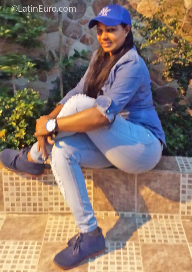 Date this sultry Dominican Republic girl Betania from Santo Domingo DO25465