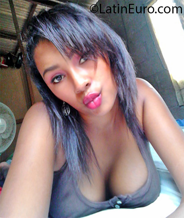 Date this voluptuous Honduras girl Nodie from Tela HN2121