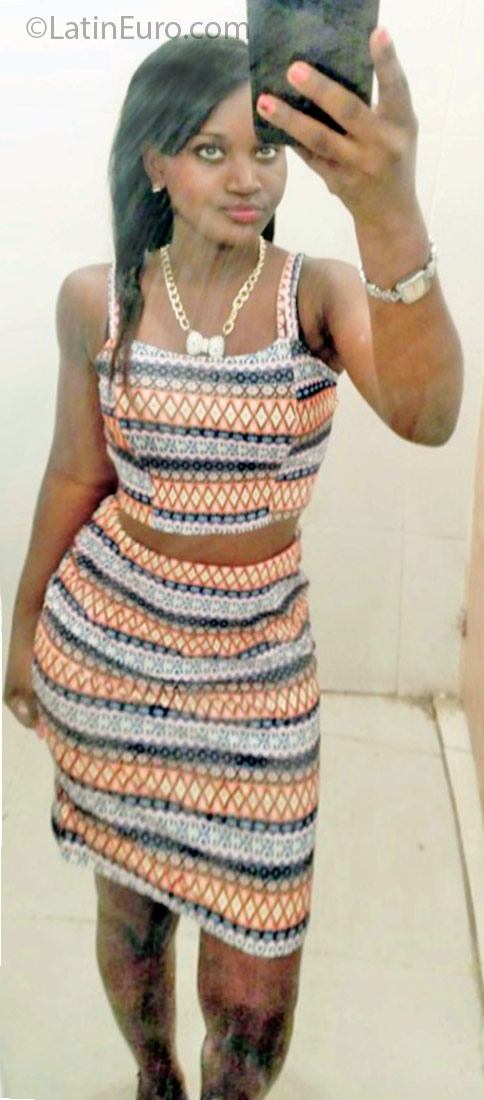 Date this pretty Dominican Republic girl Flaca from Santo Domingo DO25495