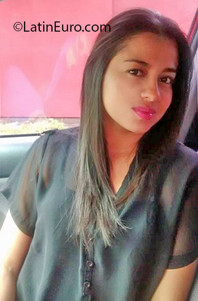 Date this nice looking Honduras girl Mariana from San Pedro Sula HN2139