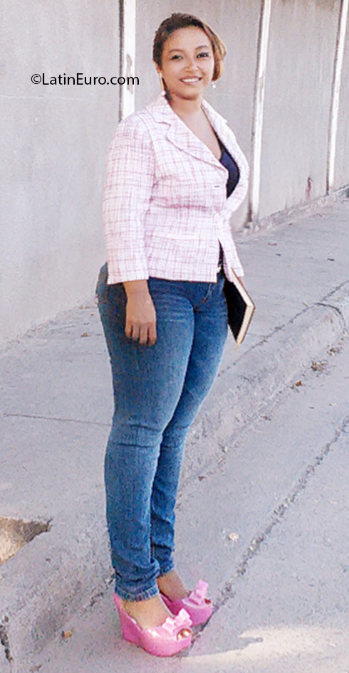 Date this voluptuous Honduras girl Isa from San Pedro Sula HN2141