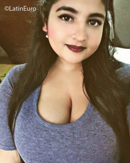 Date this voluptuous Honduras girl Steff from Santa Barbara HN2161