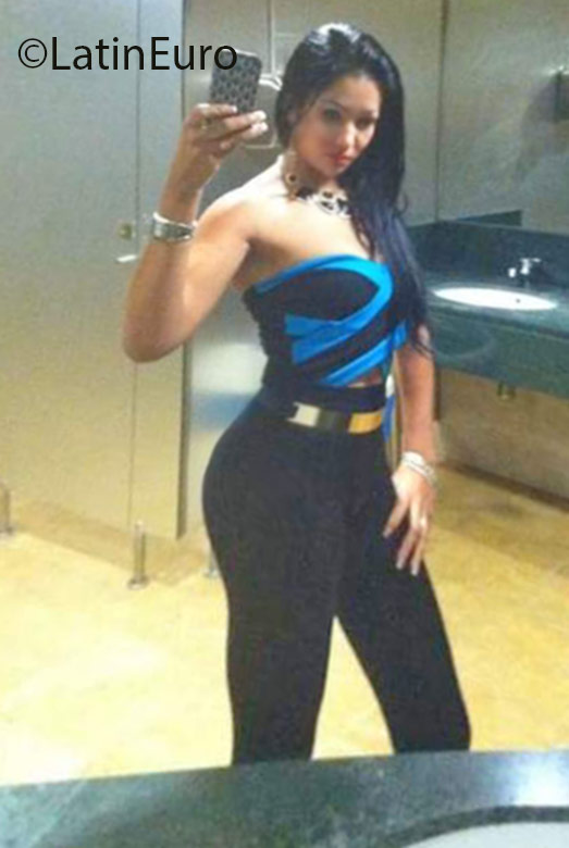 Date this sensual Dominican Republic girl Alexandra from Santiago DO25690