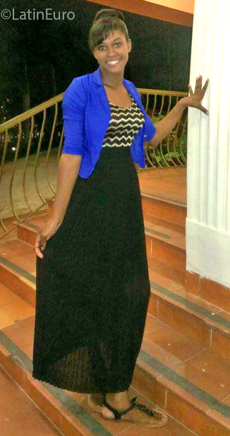 Date this beautiful Dominican Republic girl Trini from Santo Domingo DO25722