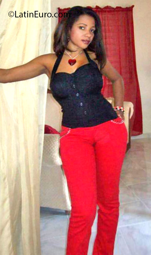 Date this sultry Dominican Republic girl Morena from Santo Domingo DO34217