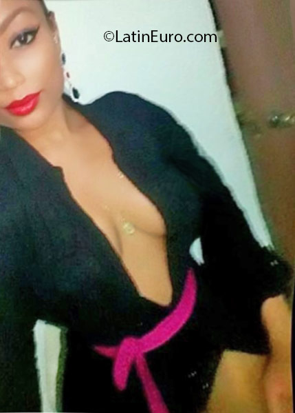 Date this delightful Dominican Republic girl Caroline from Santiago DO25801