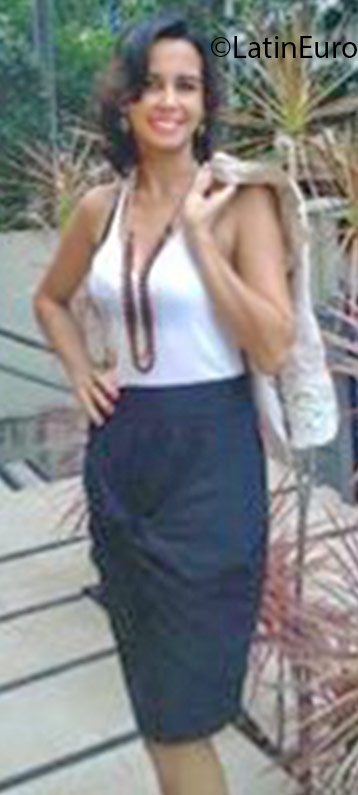 Date this sensual Brazil girl Julia from Recife BR9664