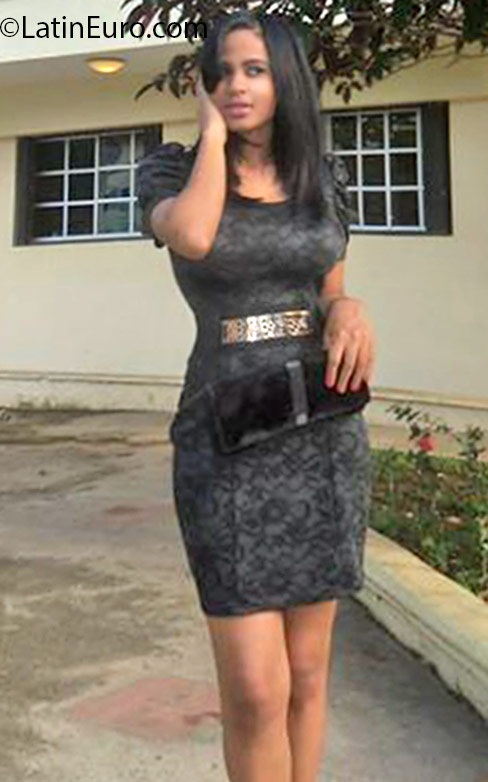 Date this stunning Dominican Republic girl Debra Aneris from Santo Domingo DO25844
