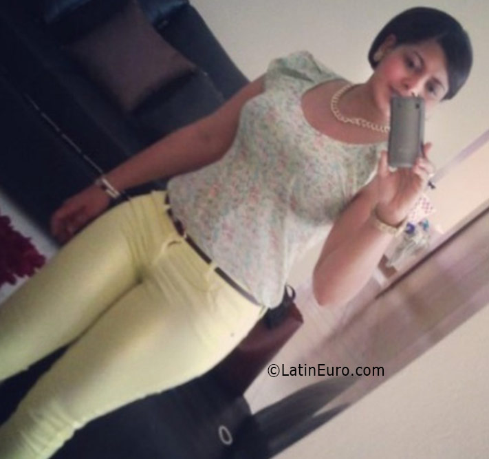 Date this happy Dominican Republic girl Elma from Santo Domingo DO25891