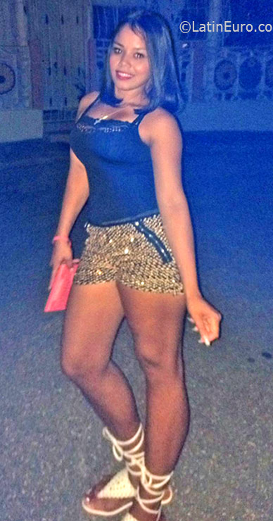 Date this sensual Dominican Republic girl Madelyn from Santo Domingo DO25903