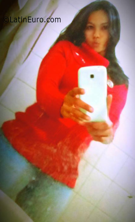 Date this attractive Brazil girl Juliana from Ollinda BR9679