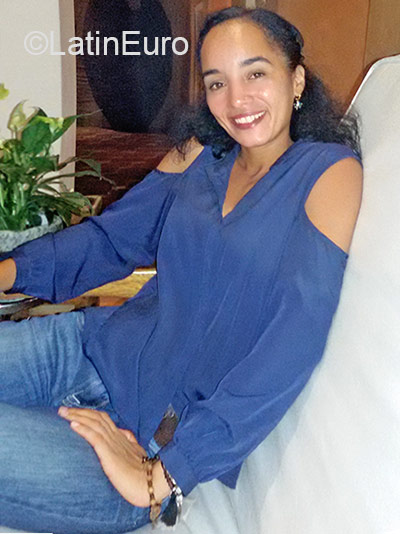 Date this attractive Dominican Republic girl Anny from Santo Domingo DO25971