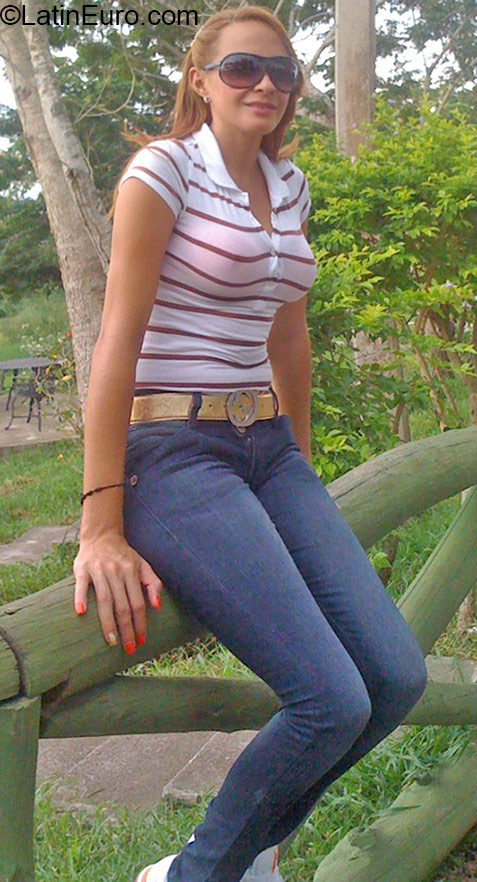 Date this young Dominican Republic girl Esmeralda from Santiago DO25976