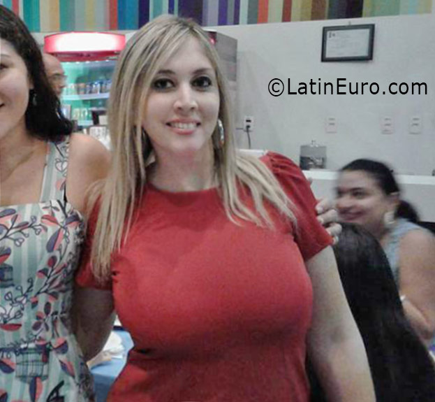 Date this tall Brazil girl Flavia from Manaus BR9690