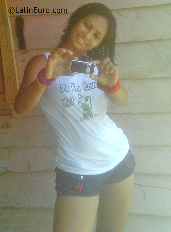 Date this funny Dominican Republic girl Rosme from Mao DO26014