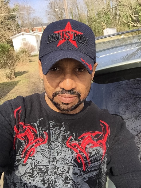 Date this stunning United States man Milton from Clarksville US17441