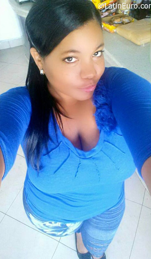 Date this foxy Dominican Republic girl Joquina from Santo Domingo DO26084