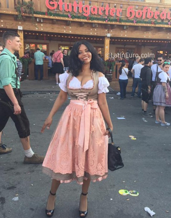 Date this voluptuous Germany girl Luanda from Stutgart BR9702