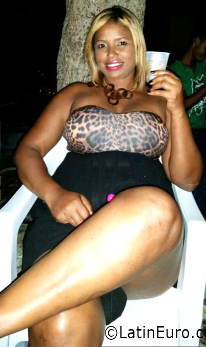 Date this voluptuous Dominican Republic girl Gleny from Santiago De Los Cabaleros DO26092