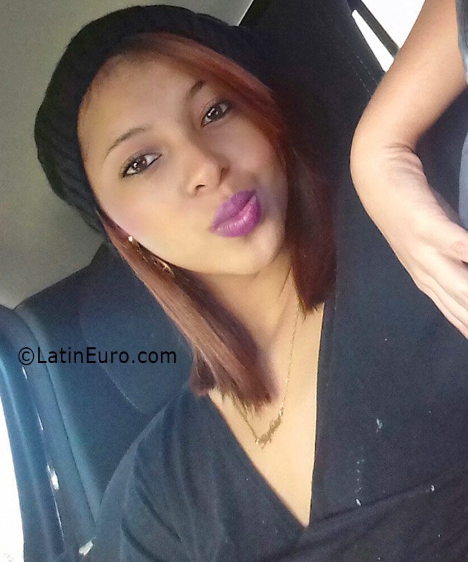 Date this charming Brazil girl Marcelle from Rio De Janeiro BR9714