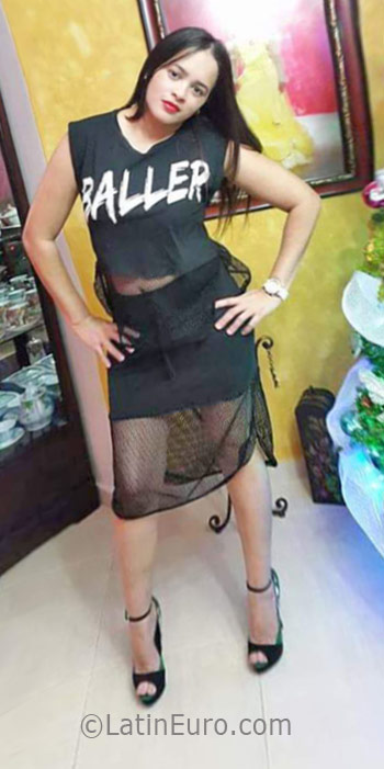 Date this attractive Dominican Republic girl Raquel from Santiago DO26196