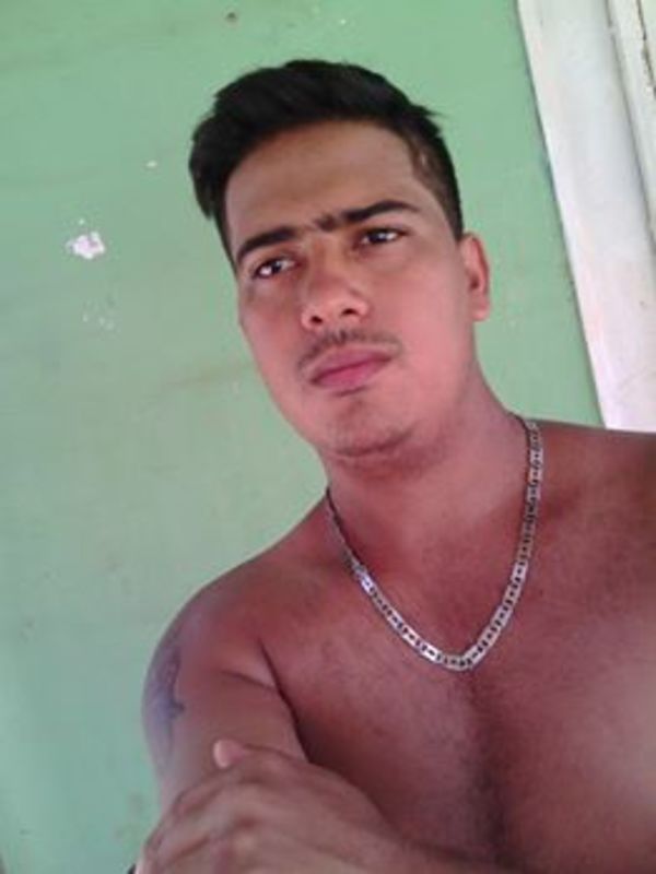 Date this sensual Venezuela man Cristian from Maracay VE682