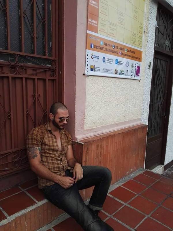 Date this funny Colombia man Jhon estiven me from Medellin CO19256